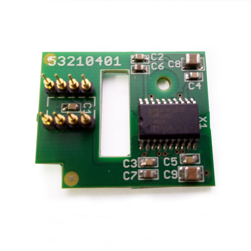 Moduł RS485 z izolacją optyczną OHAUS T82XWT-EU — płytka PCB z pinami złota i układem scalonym — widok z góry