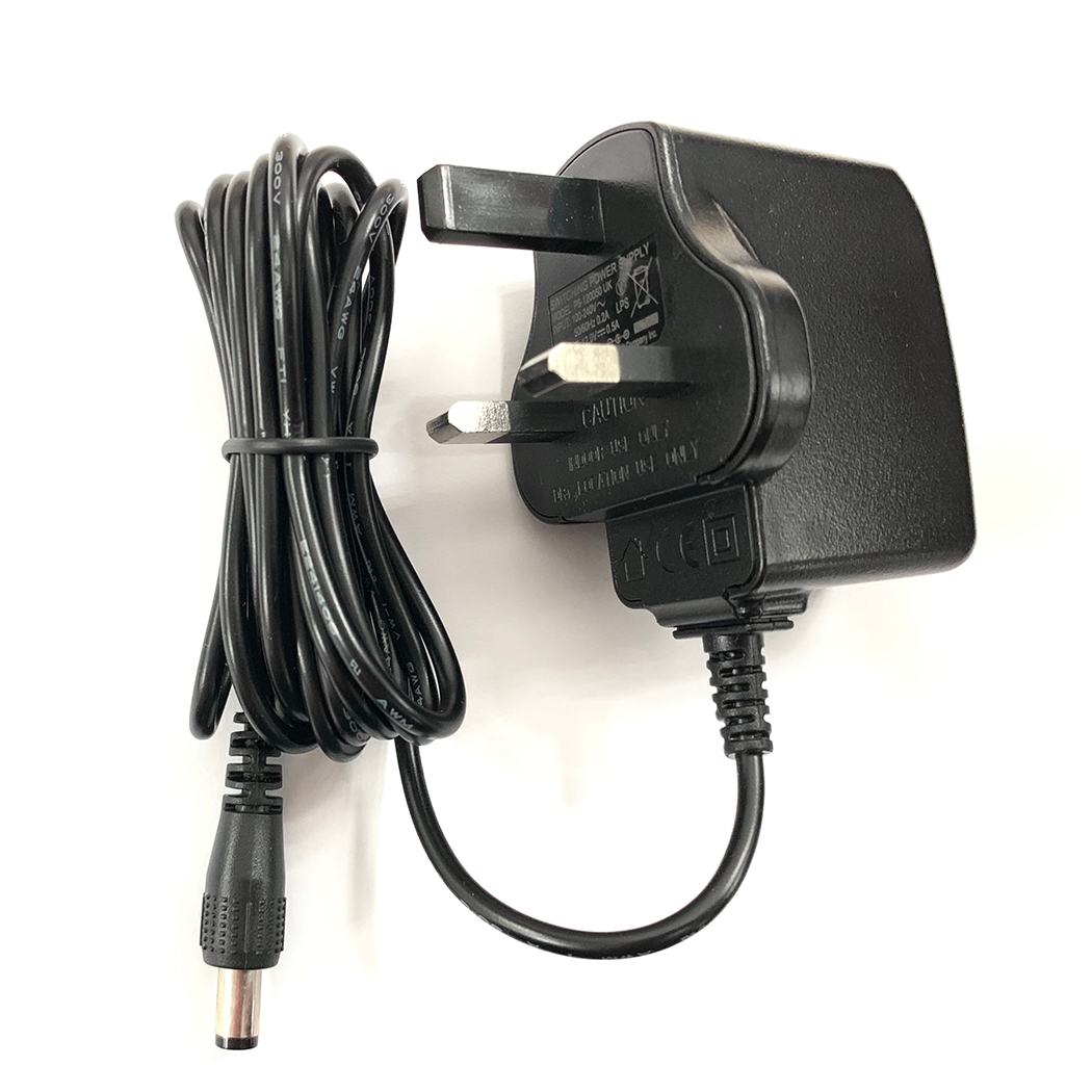 Zasilacz 12V 0.5A UK PLUG — widok z prawej