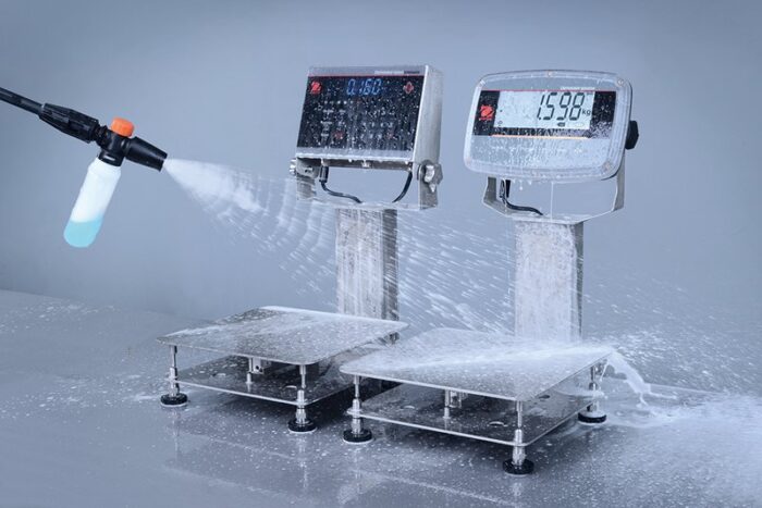 Solidna budowa: Platforma, kolumna oraz uchwyt montażowy wykonane ze stali nierdzewnej 316, hermetycznie zamknięty nierdzewny czujnik wagowy z IP68/IP69K, miernik w obudowie ze stali nierdzewnej 316 (IP68/IP69K) z