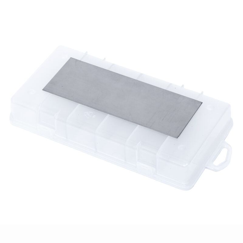 Skrzynka z paskiem magnetycznym