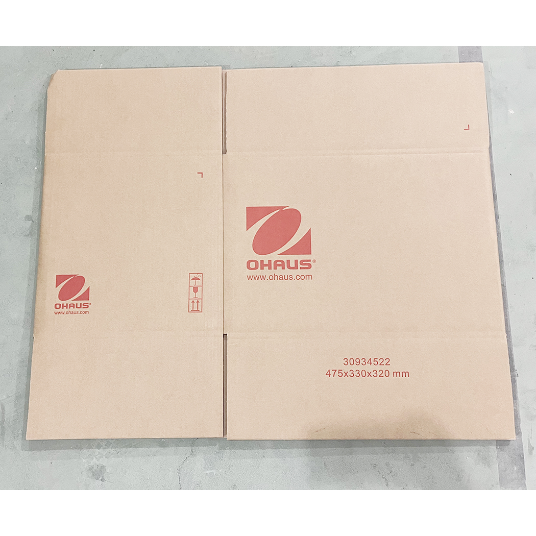 Brązowe pudełko kartonowe OHAUS z logo czerwonym 475x330x320 mm — widok z góry