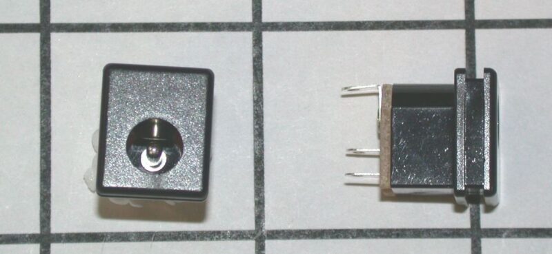 Gniazdo zasilania C11